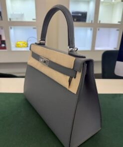Alternative view of Hermès Kelly 28 sellier veau pellame epsom NUOVA 2026 seriale G color vert amande con hardware palladio