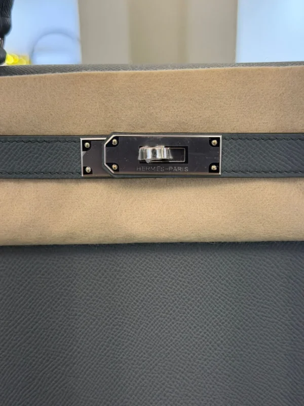 Hermès Kelly 28 sellier veau pellame epsom NUOVA 2026 seriale G color vert amande con hardware palladio
