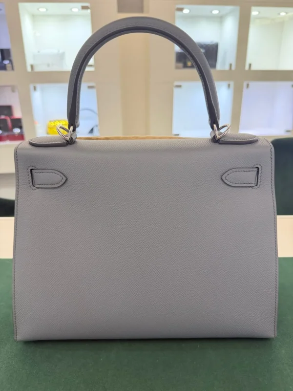 Hermès Kelly 28 sellier veau pellame epsom NUOVA 2026 seriale G color vert amande con hardware palladio