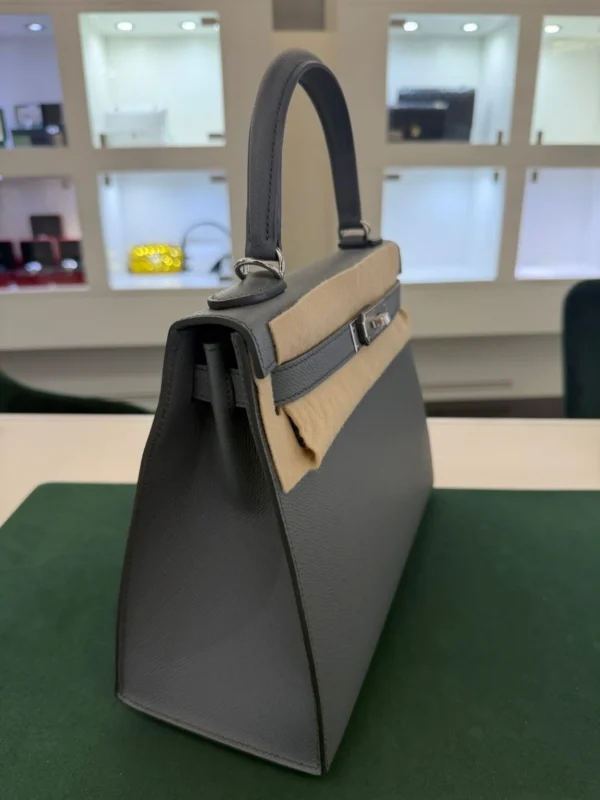 Hermès Kelly 28 sellier veau pellame epsom NUOVA 2026 seriale G color vert amande con hardware palladio