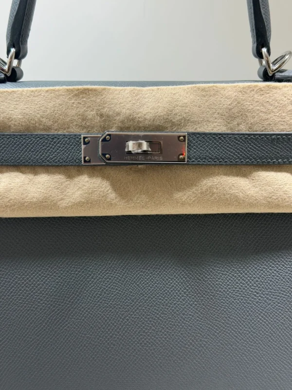 Hermès Kelly 28 sellier veau pellame epsom NUOVA 2026 seriale G color vert amande con hardware palladio
