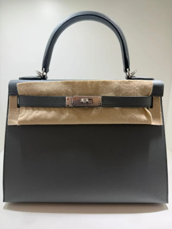 Hermès Kelly 28 sellier veau pellame epsom NUOVA 2026 seriale G color vert amande con hardware palladio