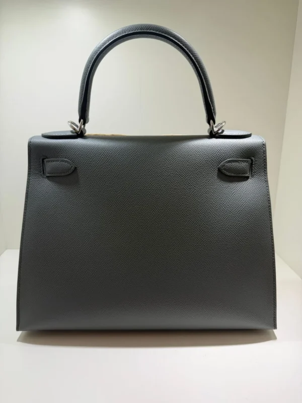 Hermès Kelly 28 sellier veau pellame epsom NUOVA 2026 seriale G color vert amande con hardware palladio
