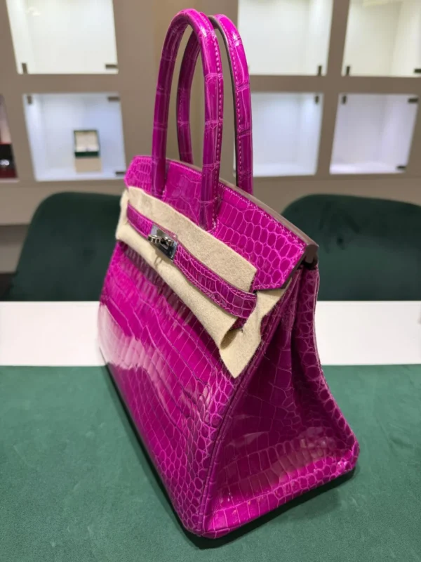 Hermès Birkin 30 CROCODYLUS POROSUS second hand fuxia del 2022 full set top condition hardware in palladio