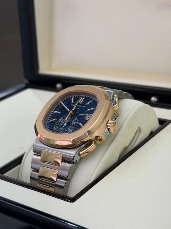 Patek Philippe Nautilus acciaio oro rosa quadrante blu del 2015 full set excellent condition documenti