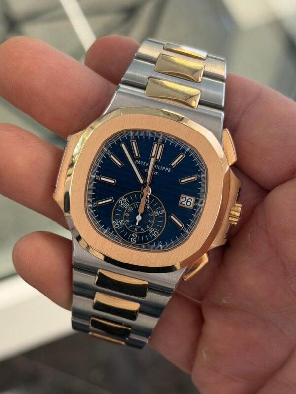 Patek Philippe Nautilus acciaio oro rosa quadrante blu del 2015 full set excellent condition documenti