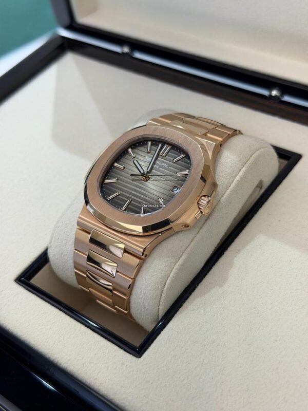 Patek Philippe Nautilus rose gold del 2017 chocolate bown full set excellent condition con documenti