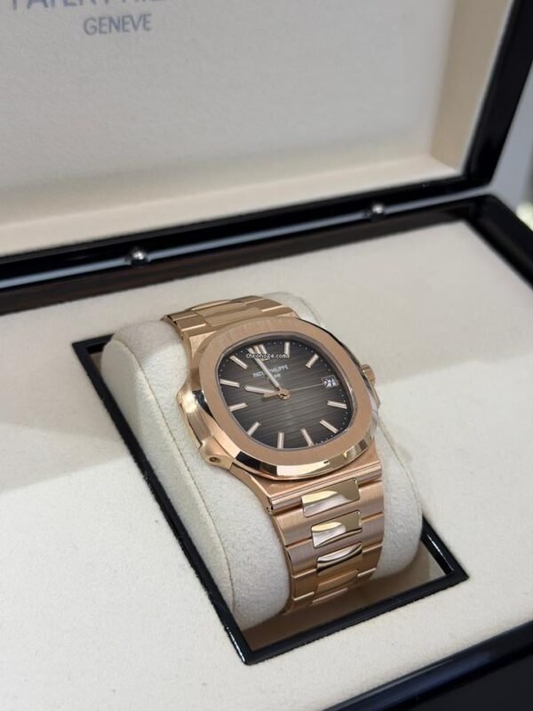 Patek Philippe Nautilus rose gold del 2017 chocolate bown full set excellent condition con documenti