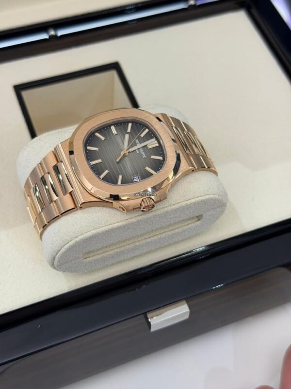Patek Philippe Nautilus rose gold del 2017 chocolate bown full set excellent condition con documenti