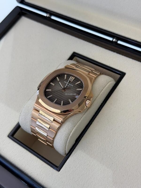 Patek Philippe Nautilus rose gold del 2017 chocolate bown full set excellent condition con documenti