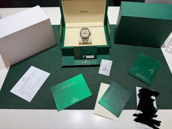 Rolex Oyster Perpetual Stainless Dial 41mm NUOVO 2026 Italia champagne beige giallo full set
