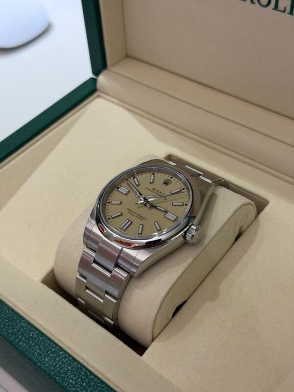 Rolex Oyster Perpetual Stainless Dial 41mm NUOVO 2026 Italia champagne beige giallo full set