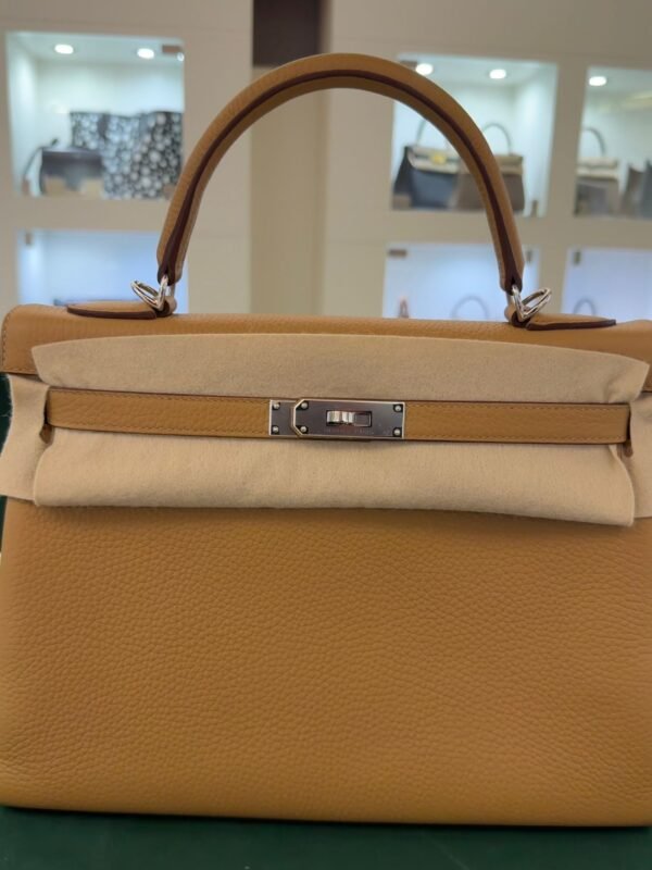 Herm&egrave;s Kelly 32 retourne NUOVA 2026 seriale G colore biscotto (biscuit) taurillon clemenc&eacute; con hardware palladio