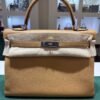 Herm&egrave;s Kelly 32 retourne NUOVA 2026 seriale G colore biscotto (biscuit) taurillon clemenc&eacute; con hardware palladio
