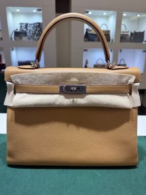 Herm&egrave;s Kelly 32 retourne NUOVA 2026 seriale G colore biscotto (biscuit) taurillon clemenc&eacute; con hardware palladio