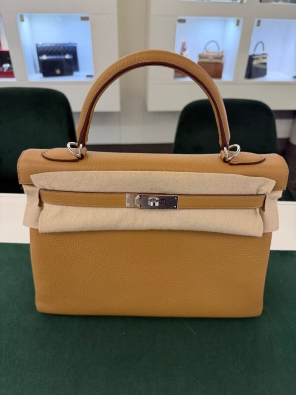 Herm&egrave;s Kelly 32 retourne NUOVA 2026 seriale G colore biscotto (biscuit) taurillon clemenc&eacute; con hardware palladio