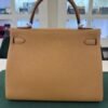 Herm&egrave;s Kelly 32 retourne NUOVA 2026 seriale G colore biscotto (biscuit) taurillon clemenc&eacute; con hardware palladio