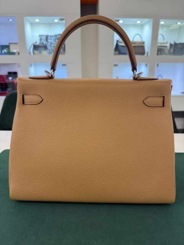 Herm&egrave;s Kelly 32 retourne NUOVA 2026 seriale G colore biscotto (biscuit) taurillon clemenc&eacute; con hardware palladio