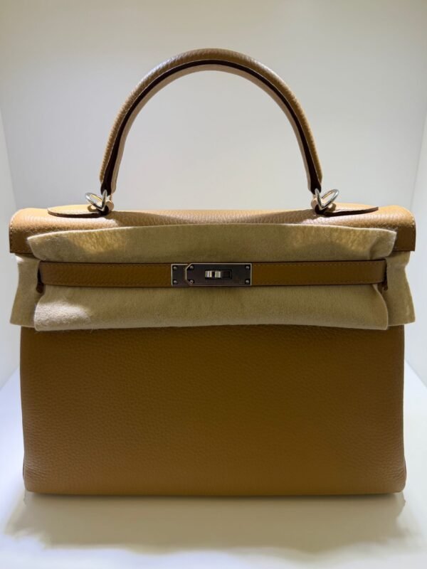 Herm&egrave;s Kelly 32 retourne NUOVA 2026 seriale G colore biscotto (biscuit) taurillon clemenc&eacute; con hardware palladio