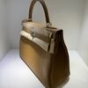 Herm&egrave;s Kelly 32 retourne NUOVA 2026 seriale G colore biscotto (biscuit) taurillon clemenc&eacute; con hardware palladio