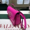 Valentino Garavani Rockstud Shoulder Bag fucsia neon