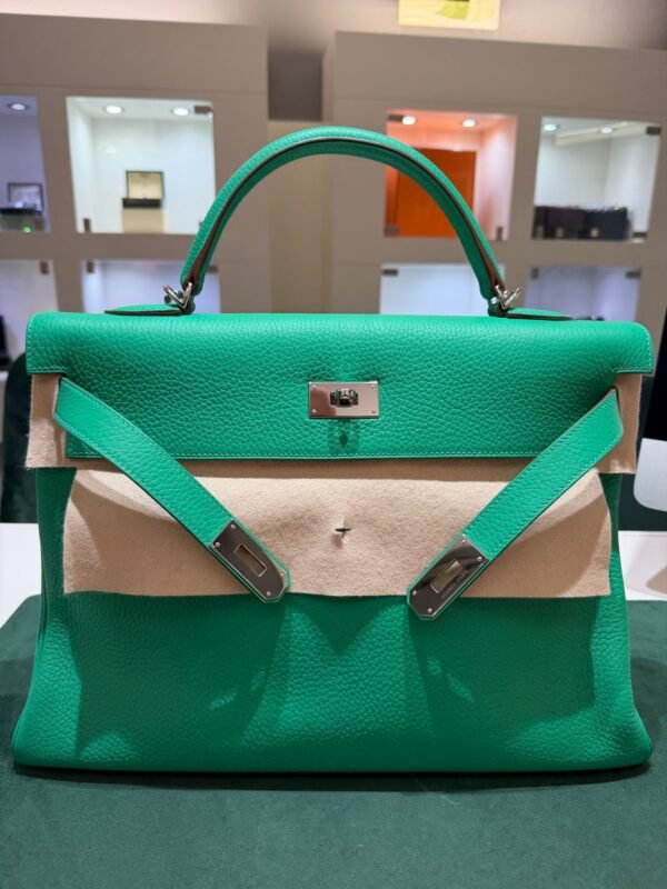 Hermès Kelly 40  hardware palladio second hand Retourne color vert Menthe in Taurillon Clémence
