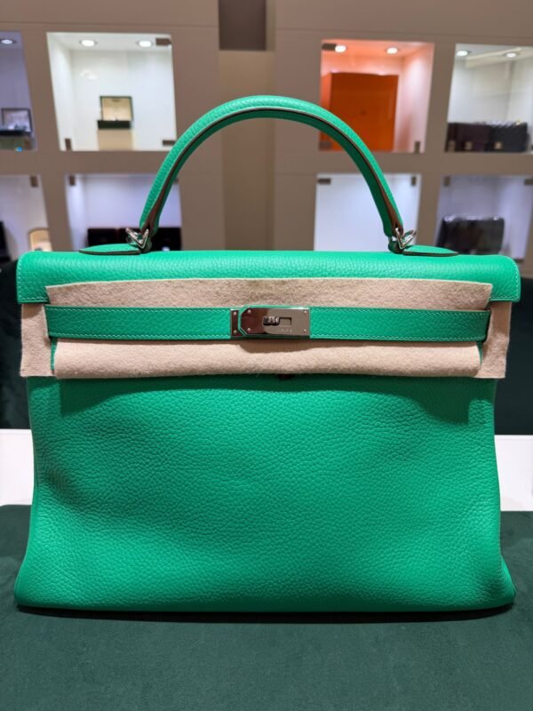 Hermès Kelly 40  hardware palladio second hand Retourne color vert Menthe in Taurillon Clémence
