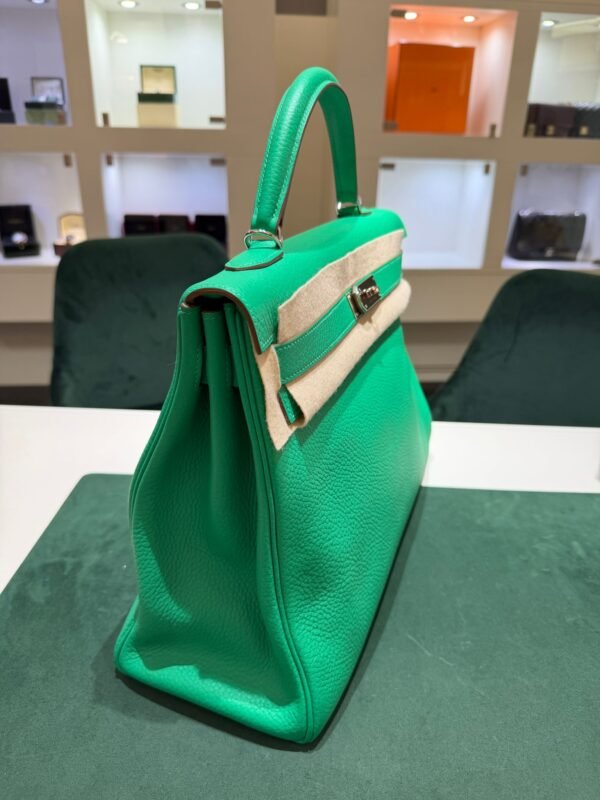 Hermès Kelly 40  hardware palladio second hand Retourne color vert Menthe in Taurillon Clémence