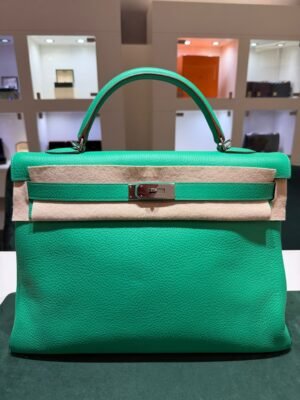 Hermès Kelly 40  hardware palladio second hand Retourne color vert Menthe in Taurillon Clémence