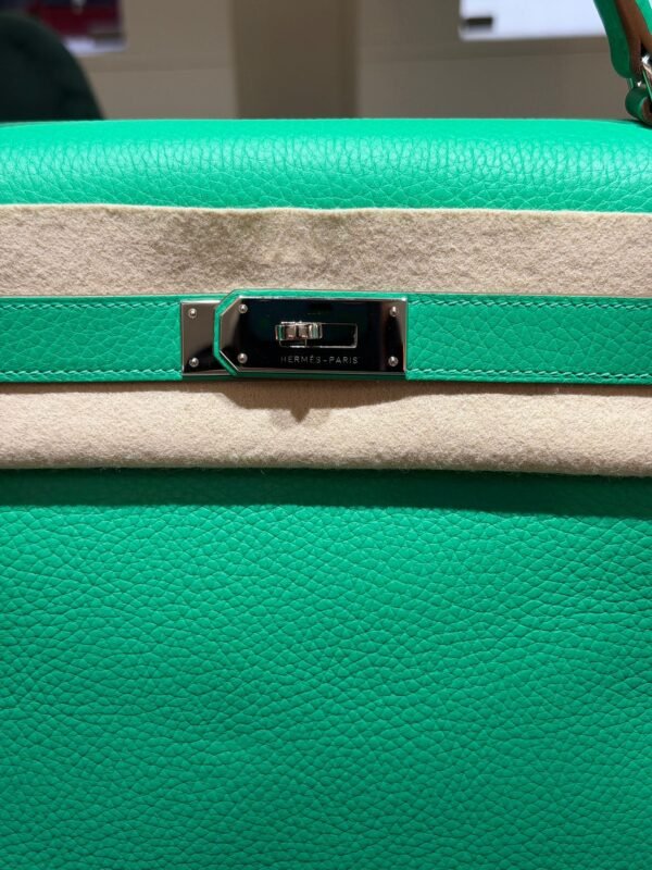 Hermès Kelly 40  hardware palladio second hand Retourne color vert Menthe in Taurillon Clémence