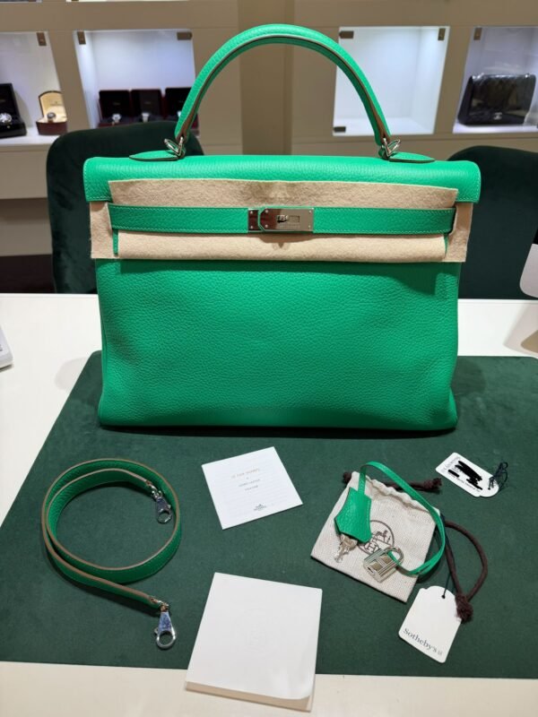 Hermès Kelly 40  hardware palladio second hand Retourne color vert Menthe in Taurillon Clémence