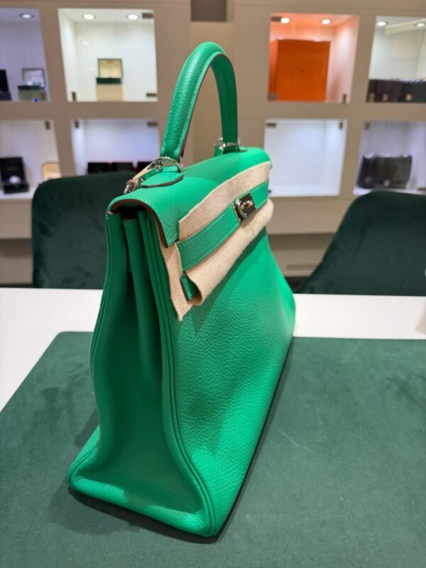 Hermès Kelly 40  hardware palladio second hand Retourne color vert Menthe in Taurillon Clémence