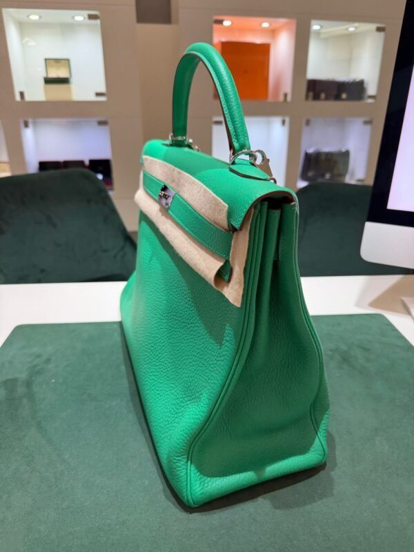 Hermès Kelly 40  hardware palladio second hand Retourne color vert Menthe in Taurillon Clémence