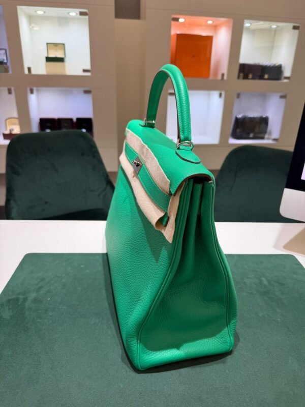 Hermès Kelly 40  hardware palladio second hand Retourne color vert Menthe in Taurillon Clémence
