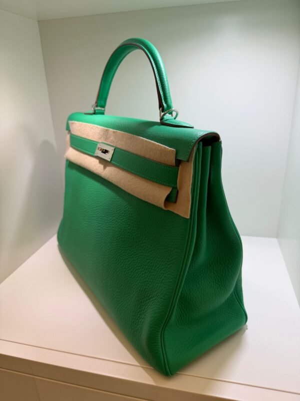 Hermès Kelly 40  hardware palladio second hand Retourne color vert Menthe in Taurillon Clémence