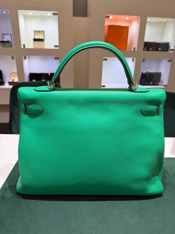 Hermès Kelly 40  hardware palladio second hand Retourne color vert Menthe in Taurillon Clémence