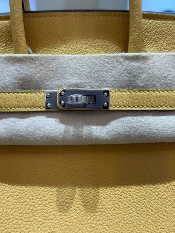 WhatsApp Image 2026-05-20 at 20.37.00 (1) Hermès Birkin 25 retourne veau togo colore Paille ( giallo ) stampa G NUOVA 2026 hardware palladio full set con scontrino ufficiale Hermès pellicole stickers ovunque