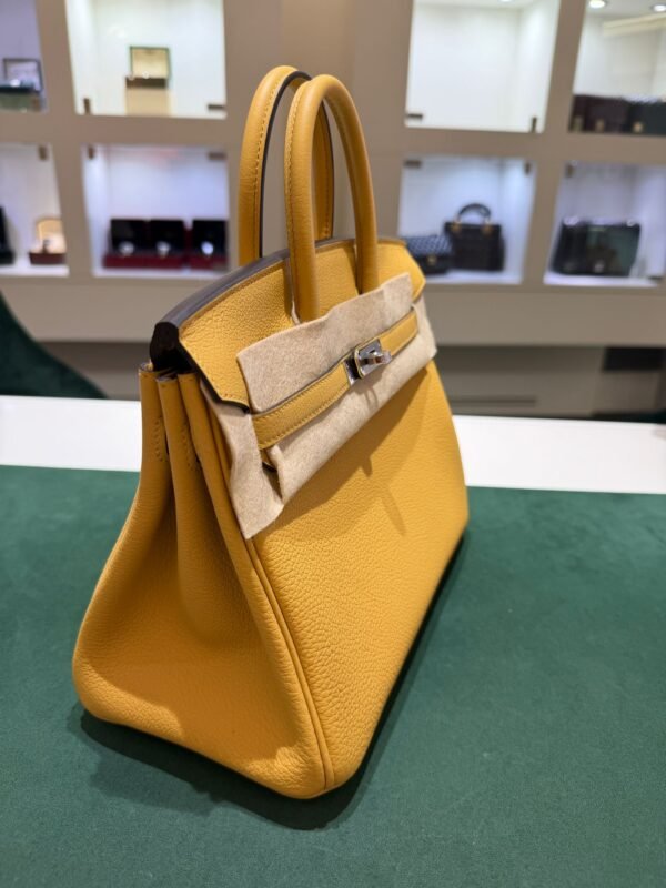 WhatsApp Image 2026-05-20 at 20.37.00 (3) Hermès Birkin 25 retourne veau togo colore Paille ( giallo ) stampa G NUOVA 2026 hardware palladio full set con scontrino ufficiale Hermès pellicole stickers ovunque
