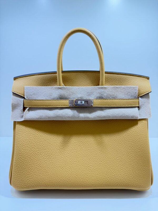 WhatsApp Image 2026-05-20 at 20.37.00 (4) Hermès Birkin 25 retourne veau togo colore Paille ( giallo ) stampa G NUOVA 2026 hardware palladio full set con scontrino ufficiale Hermès pellicole stickers ovunque