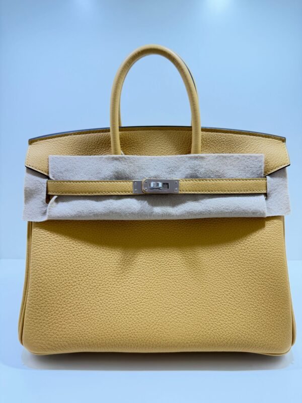WhatsApp Image 2026-05-20 at 20.37.00 (5) Hermès Birkin 25 retourne veau togo colore Paille ( giallo ) stampa G NUOVA 2026 hardware palladio full set con scontrino ufficiale Hermès pellicole stickers ovunque