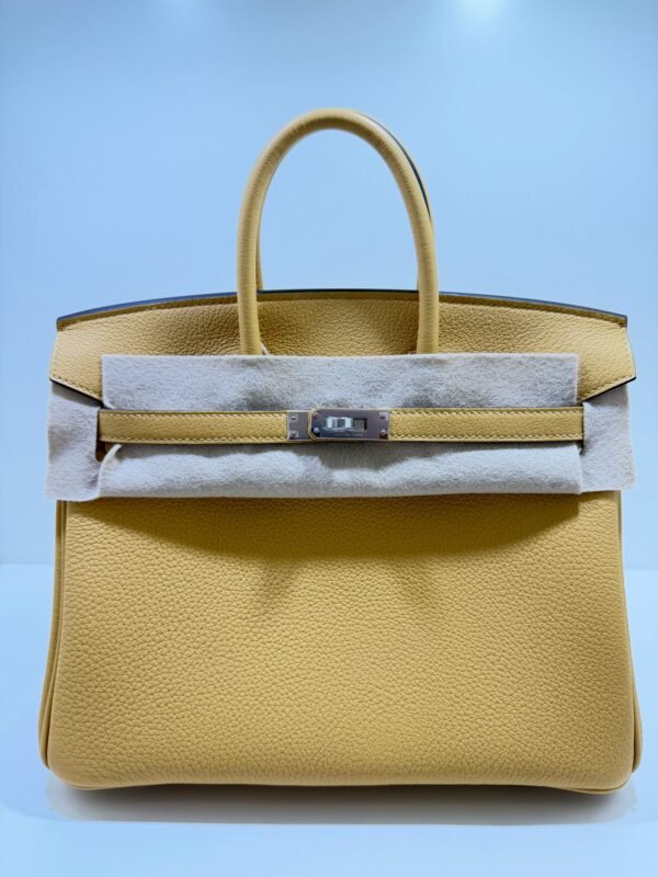 WhatsApp Image 2026-05-20 at 20.37.01 (2) Hermès Birkin 25 retourne veau togo colore Paille ( giallo ) stampa G NUOVA 2026 hardware palladio full set con scontrino ufficiale Hermès pellicole stickers ovunque