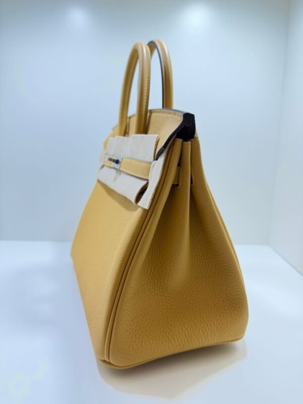 WhatsApp Image 2026-05-20 at 20.37.02 (1) Hermès Birkin 25 retourne veau togo colore Paille ( giallo ) stampa G NUOVA 2026 hardware palladio full set con scontrino ufficiale Hermès pellicole stickers ovunque