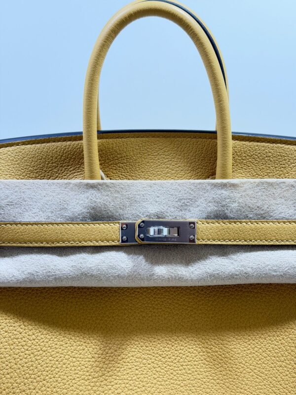 WhatsApp Image 2026-05-20 at 20.37.02 (2) Hermès Birkin 25 retourne veau togo colore Paille ( giallo ) stampa G NUOVA 2026 hardware palladio full set con scontrino ufficiale Hermès pellicole stickers ovunque