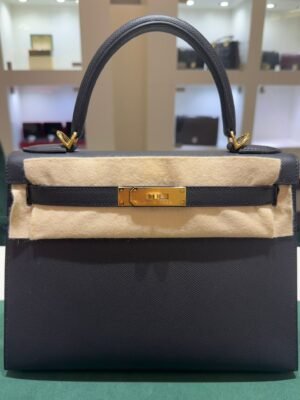 Hermès Kelly 28 sellier veau pellame epsom NUOVA 2026 seriale K color Noir nero con hardware dorato con tutti gli adesivi di protezione