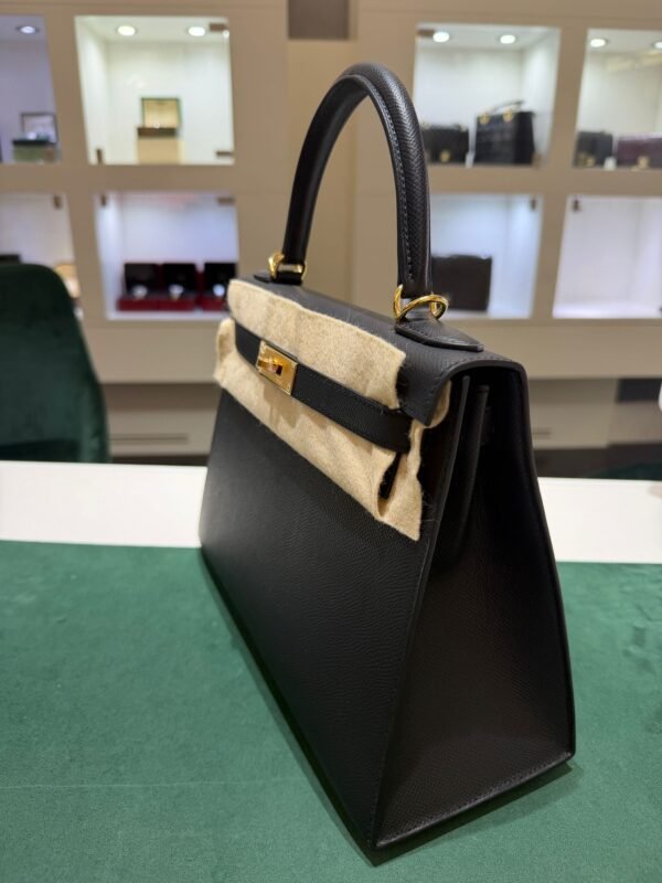 WhatsApp Image 2026-05-20 at 20.37.30 (1) Hermès Kelly 28 sellier veau pellame epsom NUOVA 2026 seriale K color Noir nero con hardware dorato con tutti gli adesivi di protezione