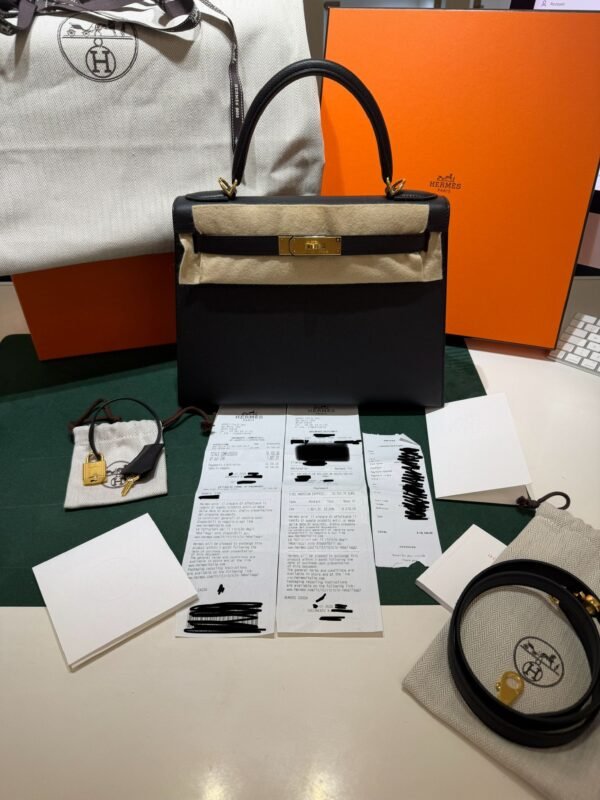 WhatsApp Image 2026-05-20 at 20.37.30 (2) Hermès Kelly 28 sellier veau pellame epsom NUOVA 2026 seriale K color Noir nero con hardware dorato con tutti gli adesivi di protezione