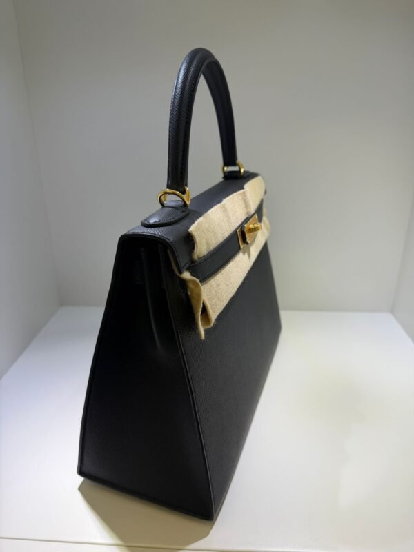 WhatsApp Image 2026-05-20 at 20.37.31 (4) Hermès Kelly 28 sellier veau pellame epsom NUOVA 2026 seriale K color Noir nero con hardware dorato con tutti gli adesivi di protezione