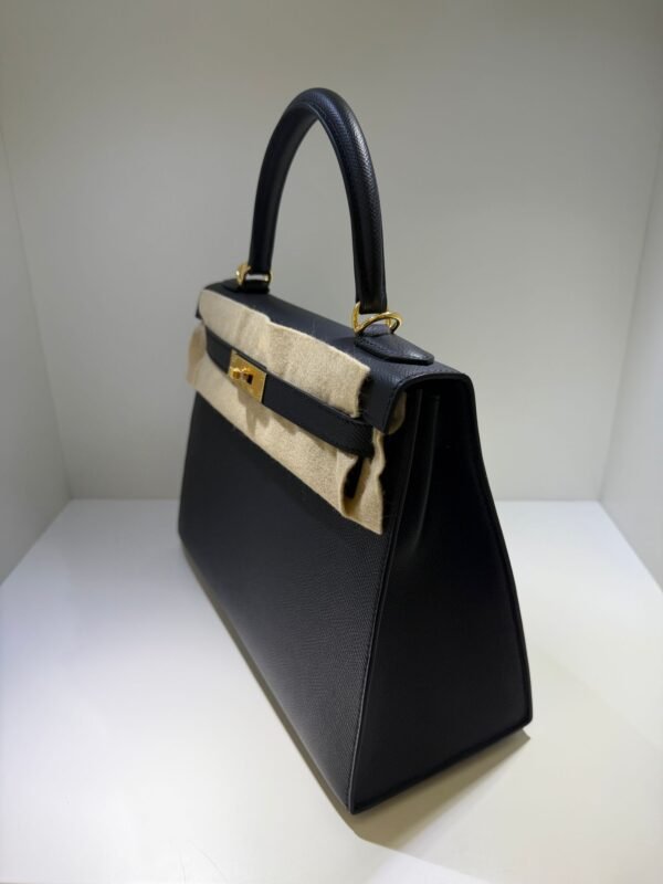 WhatsApp Image 2026-05-20 at 20.37.31 (6) Hermès Kelly 28 sellier veau pellame epsom NUOVA 2026 seriale K color Noir nero con hardware dorato con tutti gli adesivi di protezione