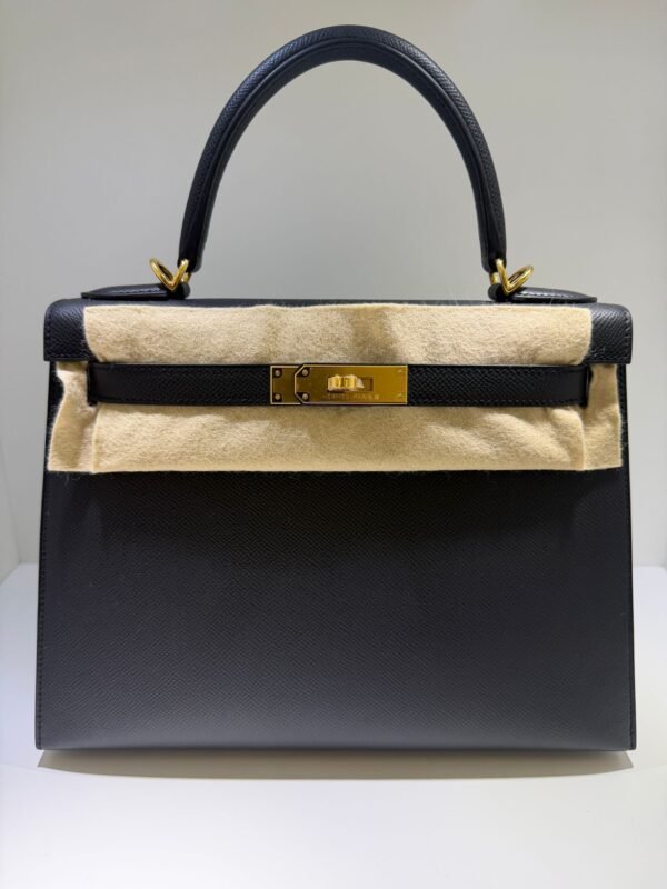 WhatsApp Image 2026-05-20 at 20.37.31 Hermès Kelly 28 sellier veau pellame epsom NUOVA 2026 seriale K color Noir nero con hardware dorato con tutti gli adesivi di protezione