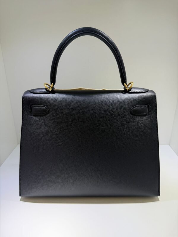 WhatsApp Image 2026-05-20 at 20.37.31 (7) Hermès Kelly 28 sellier veau pellame epsom NUOVA 2026 seriale K color Noir nero con hardware dorato con tutti gli adesivi di protezione